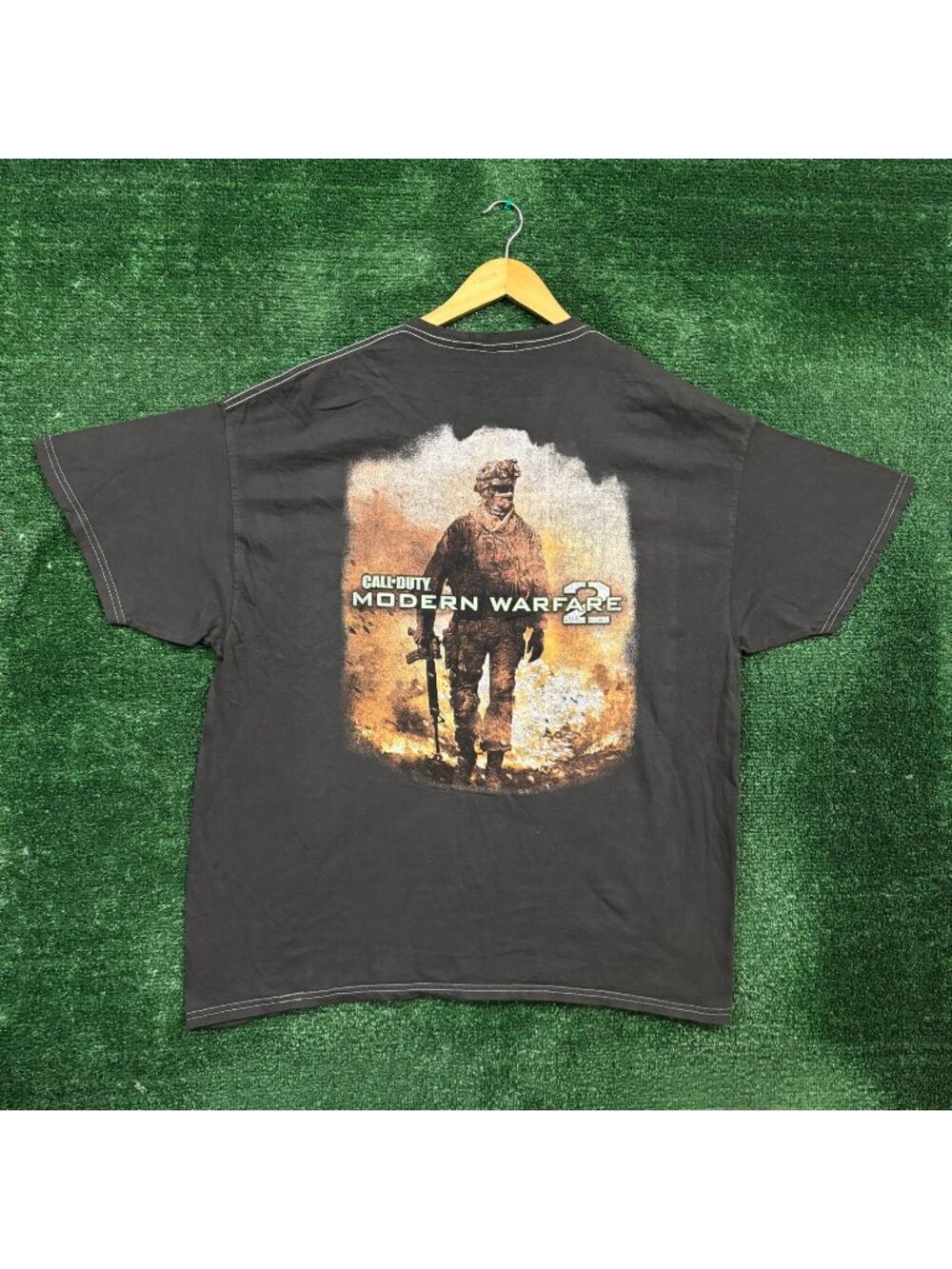 Call of Duty Modern Warfare 2 Video Game Poster T-Shirt Size Extra Large